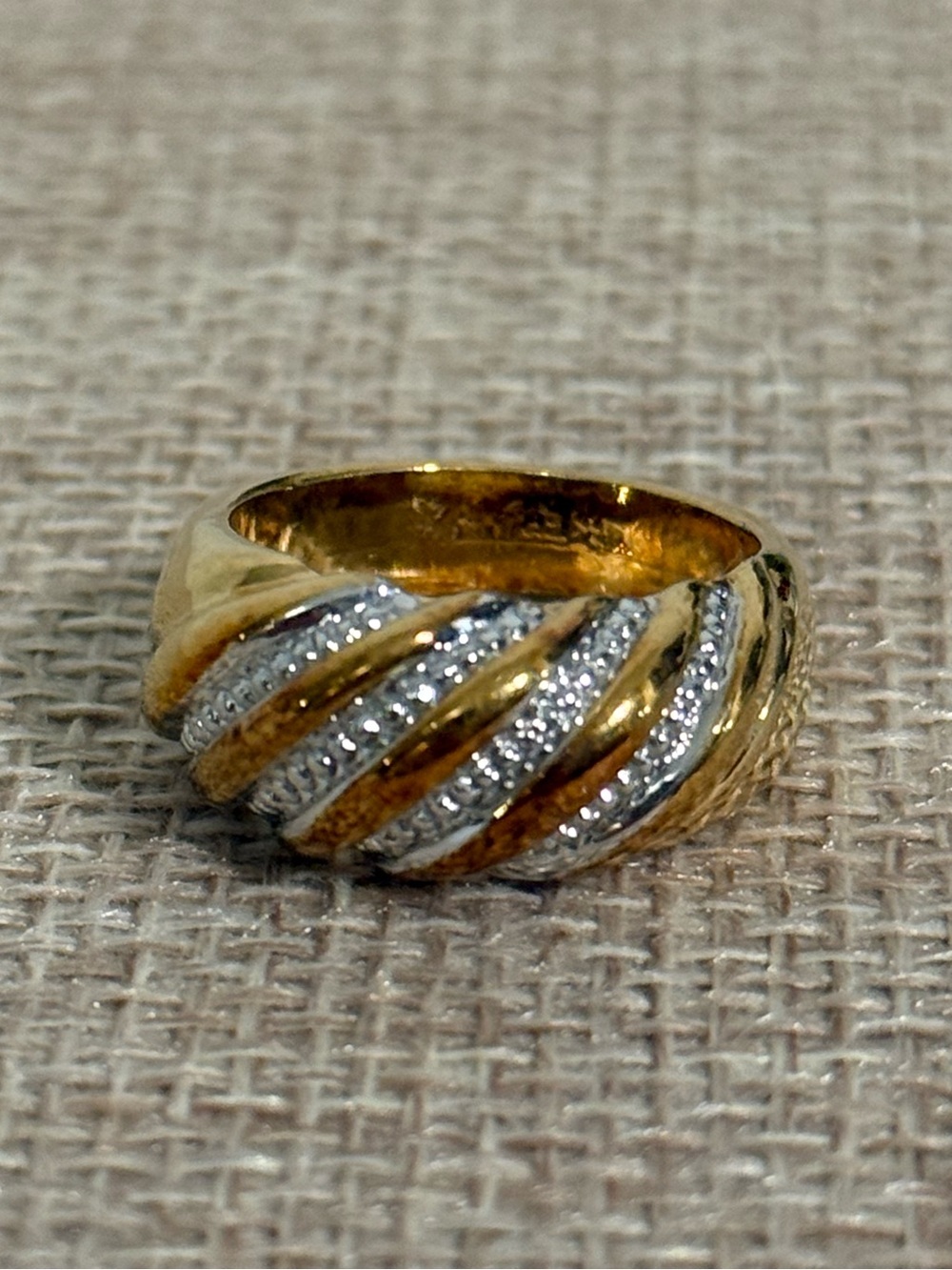 Vintage 14KT GE Two-Tone Swirl Pavé Crystal Dome Shrimp Band Ring Size 6.75